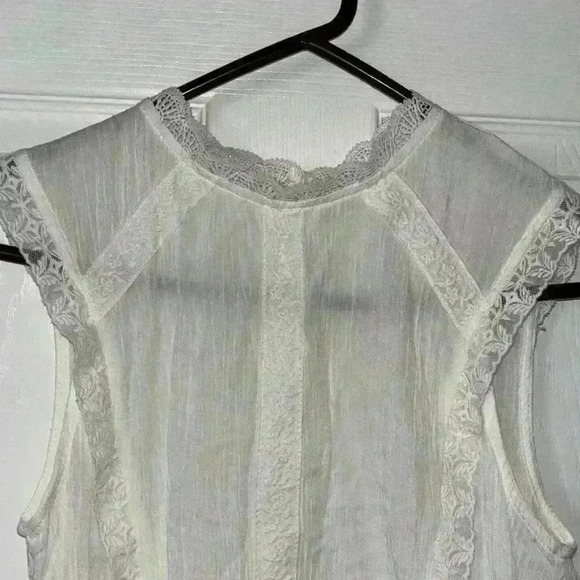 Victoria lace front tie back tank - Picture 4 of 5